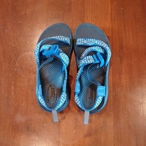 Chaco Size 4 youth blue